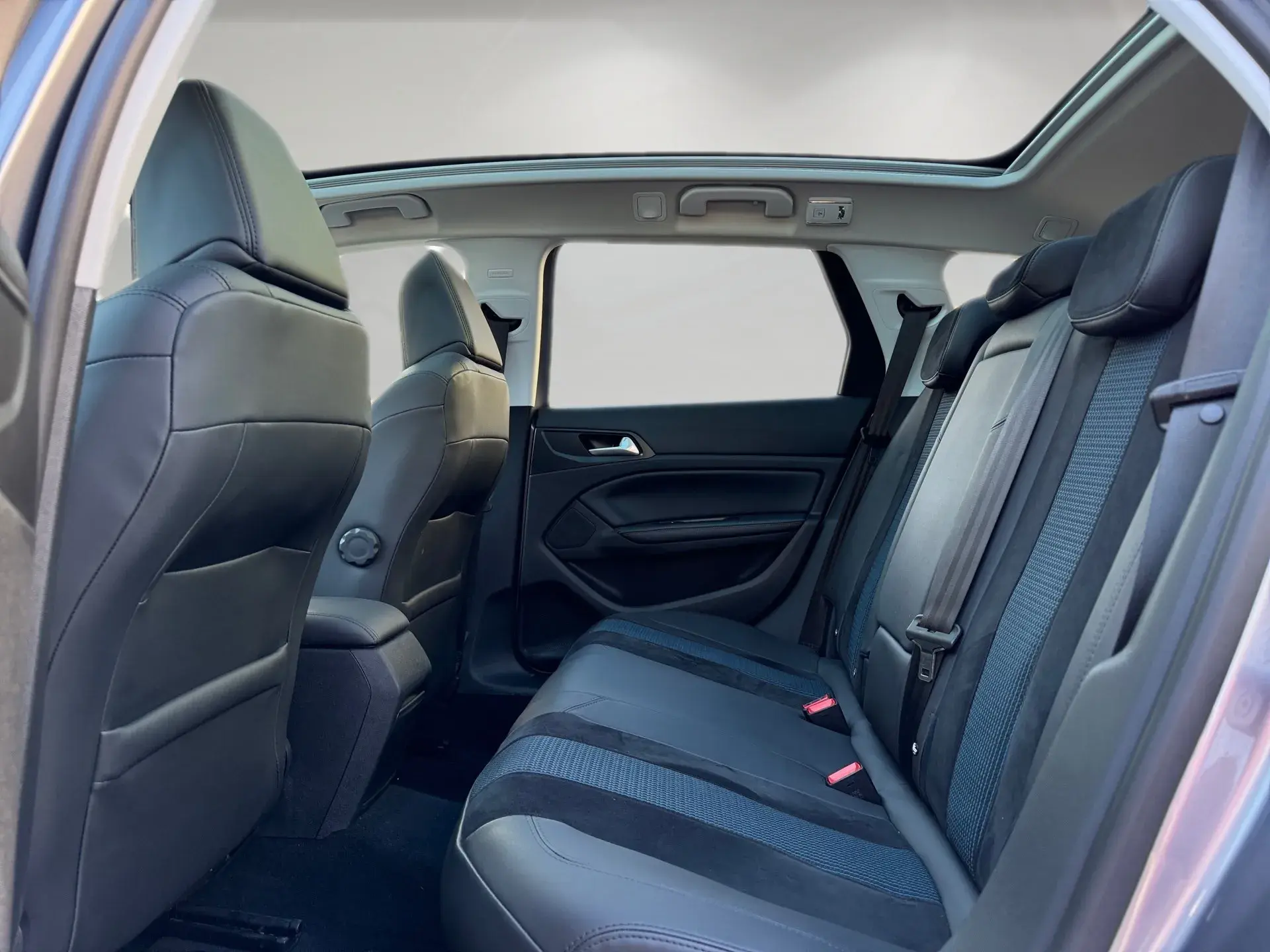 Peugeot 308 SW BlueHDi 130 EAT8 Stop & Start Tech Edition 7