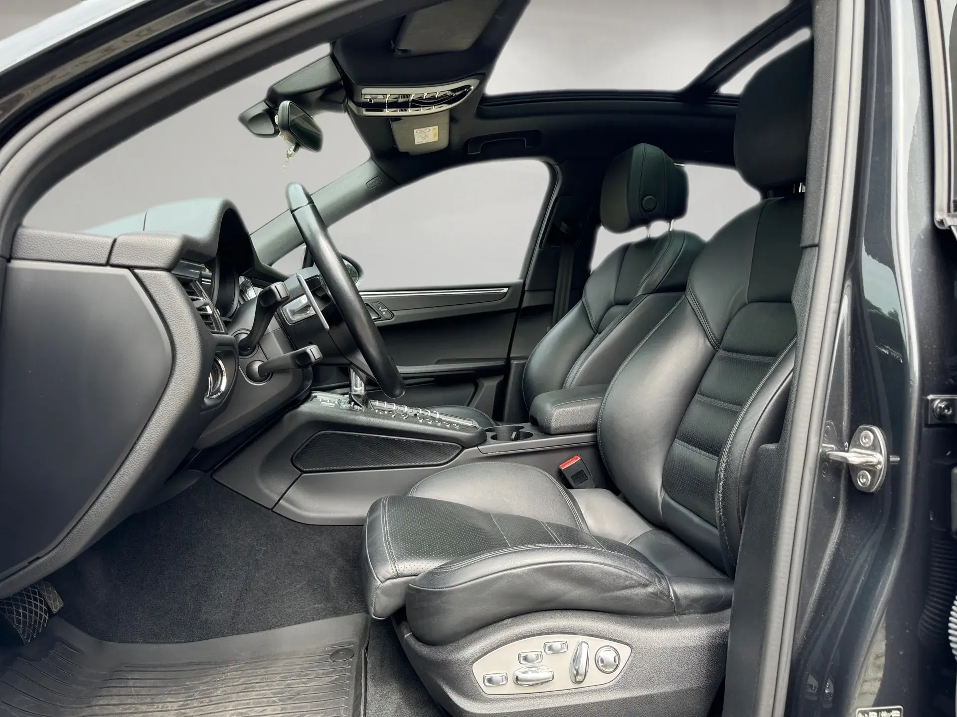 Porsche Macan Turbo Performance Package/ Gas 7