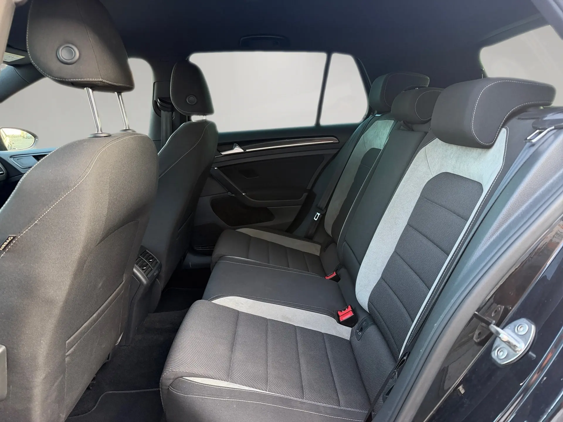 Volkswagen Golf 2.0 TSi R DSG 11