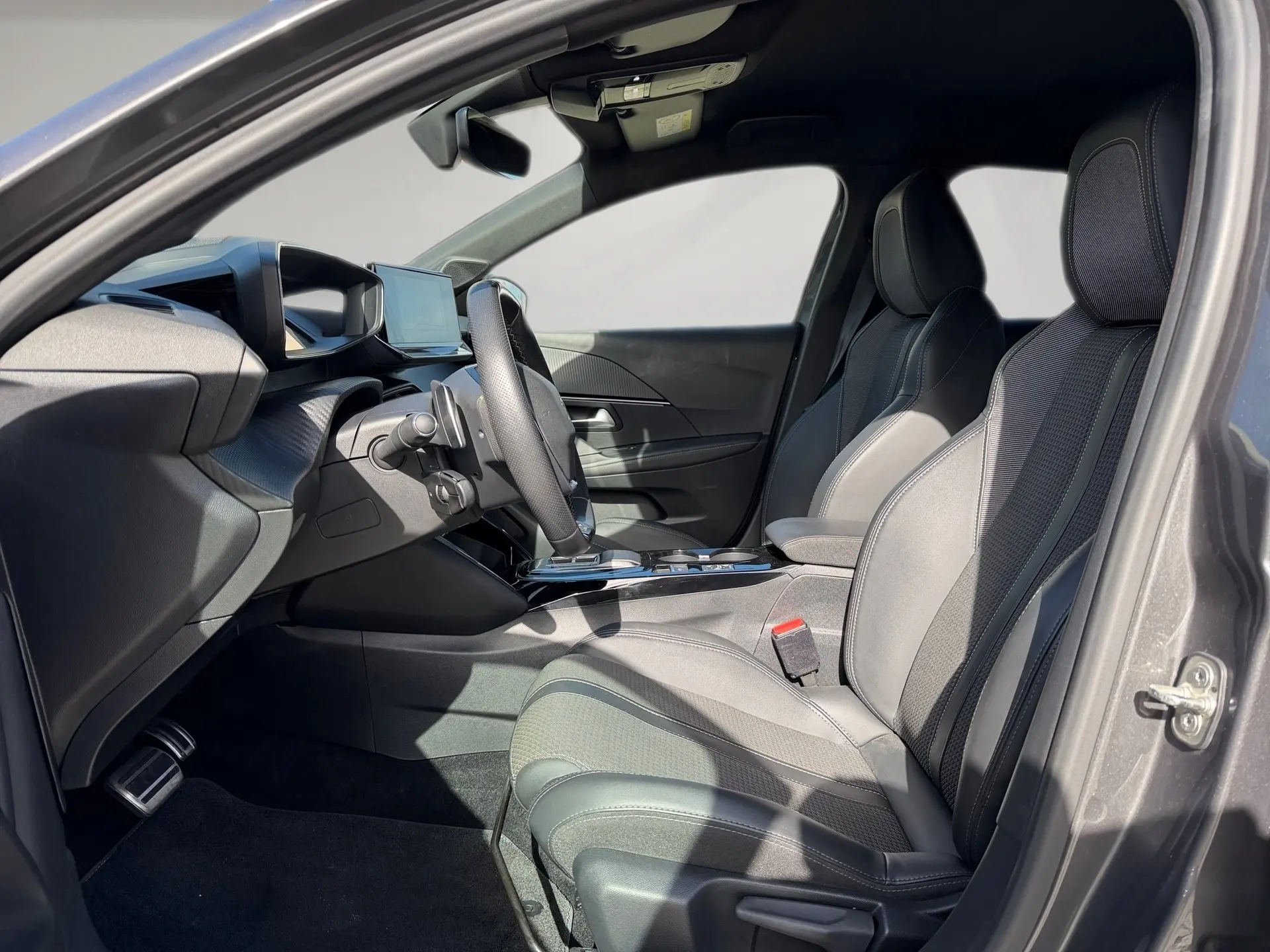 Peugeot 208 1.2 PureTech GT EAT8 11