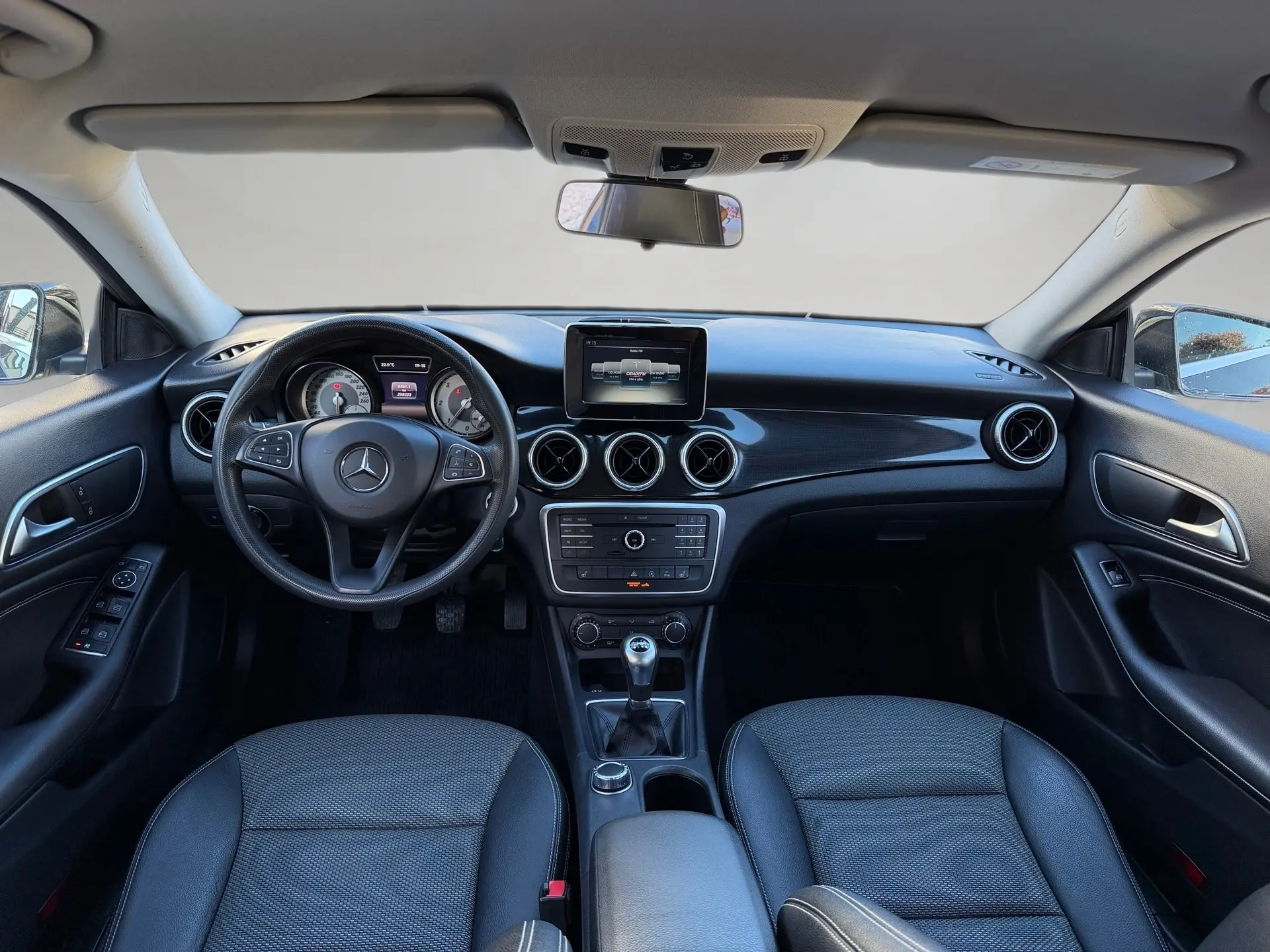Mercedes-Benz CLA 180 d Shooting Brake 10