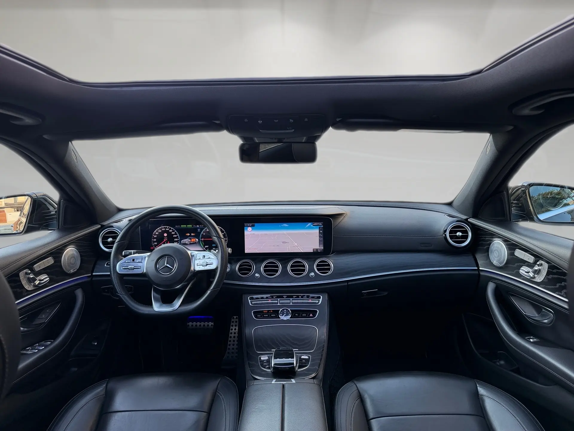 Mercedes-Benz E 300 de AMG Line 6