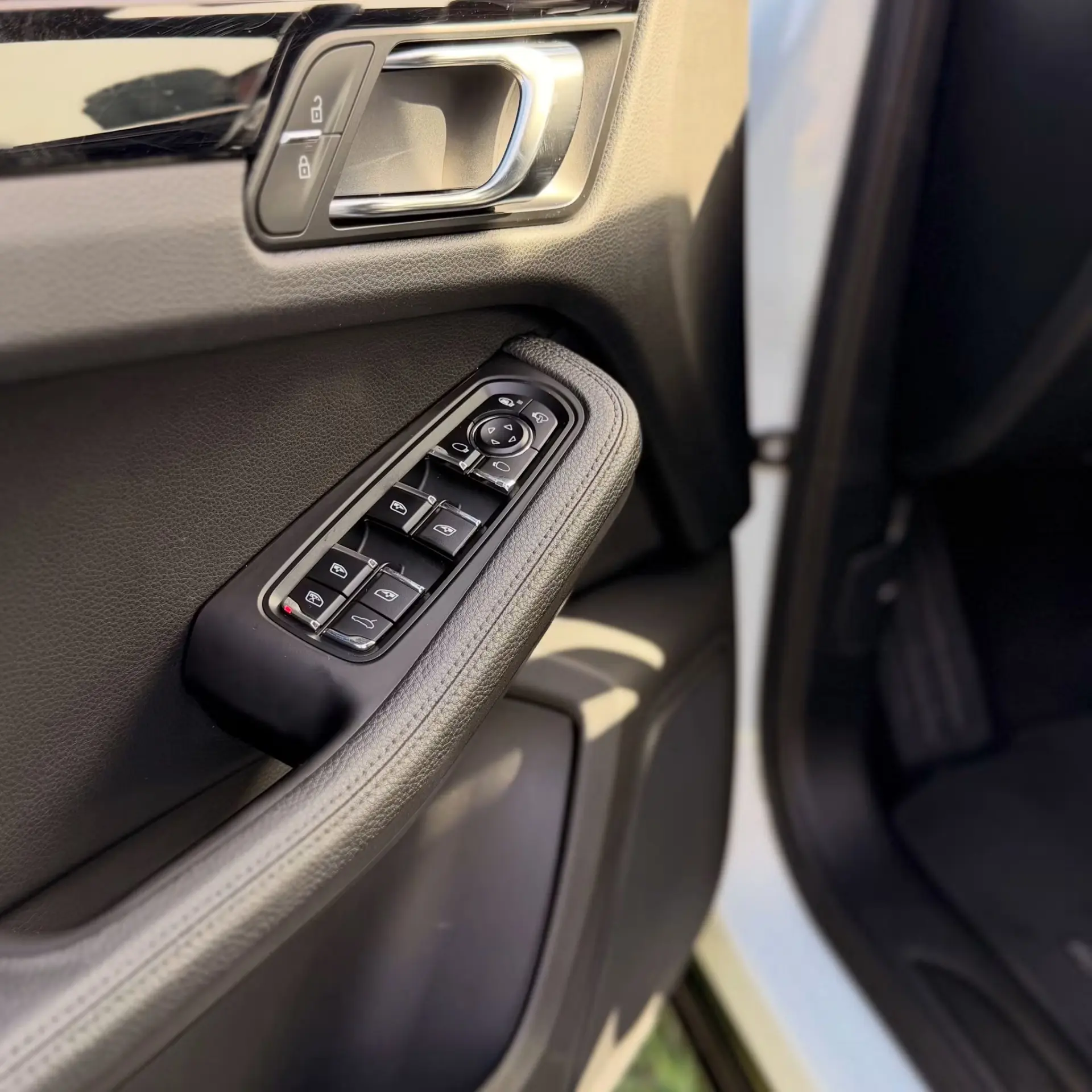 Porsche Macan 2.0T 12