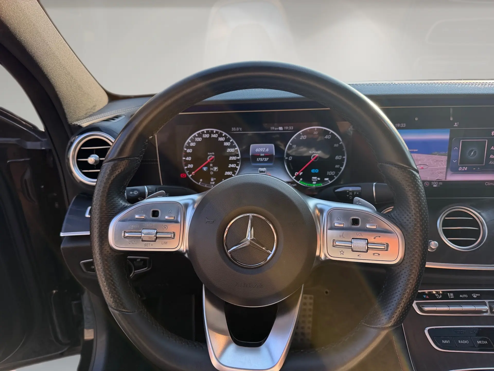 Mercedes-Benz E 300 de AMG Line 8