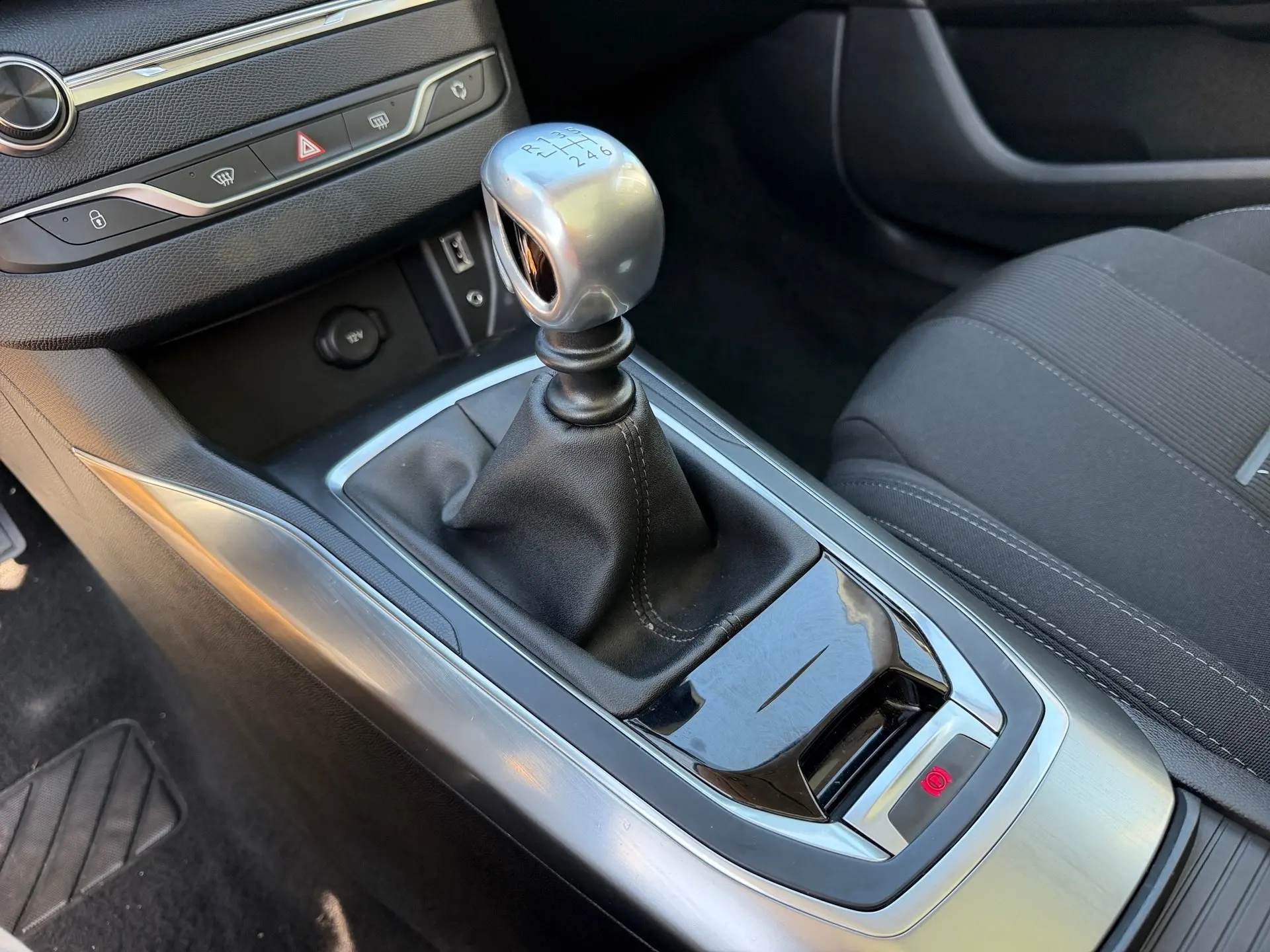 Peugeot 308 SW 1.6 BlueHDi Allure 13
