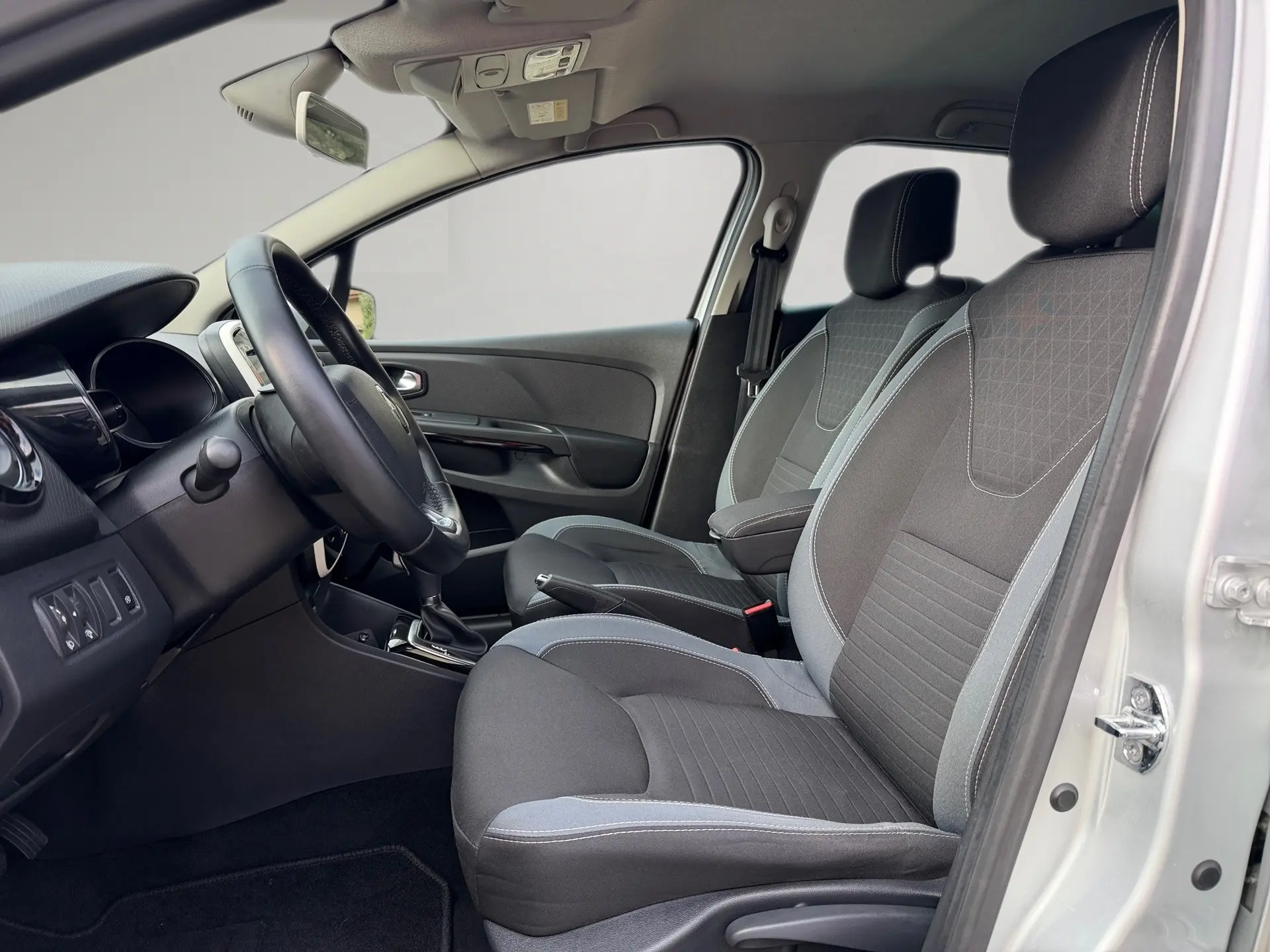 Renault Clio ENERGY TCe 120 EDC Intens 6