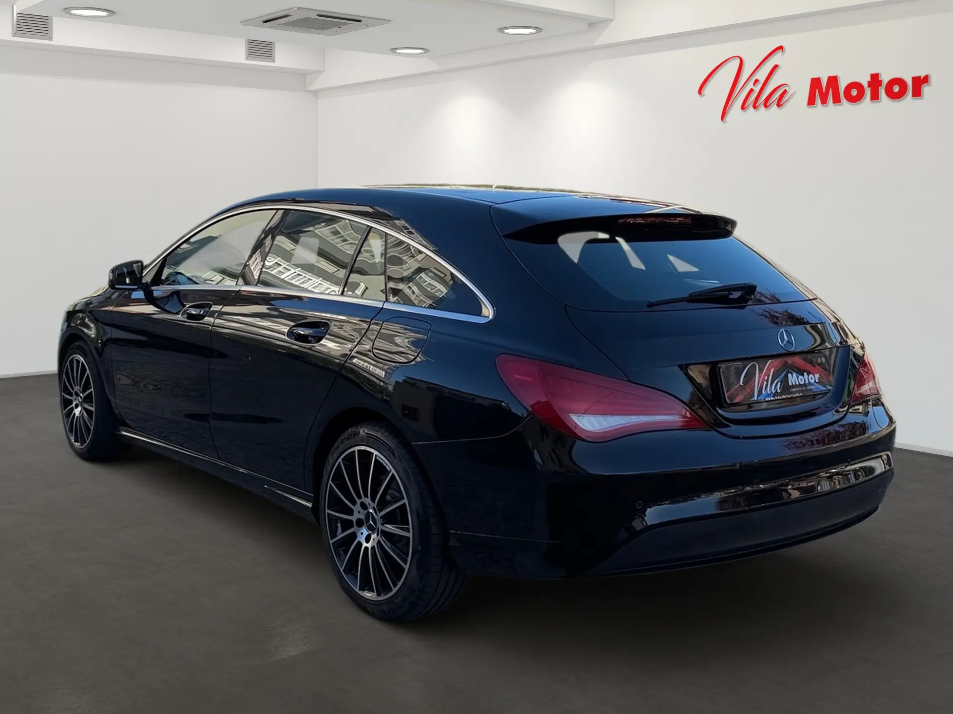 Mercedes-Benz CLA 180 d Shooting Brake 4