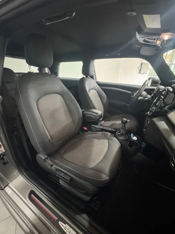 MINI 3 Portas Cooper D 6