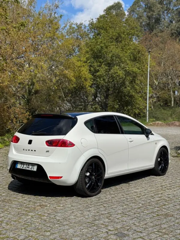 SEAT Leon 2.0 TSI Cupra R 2