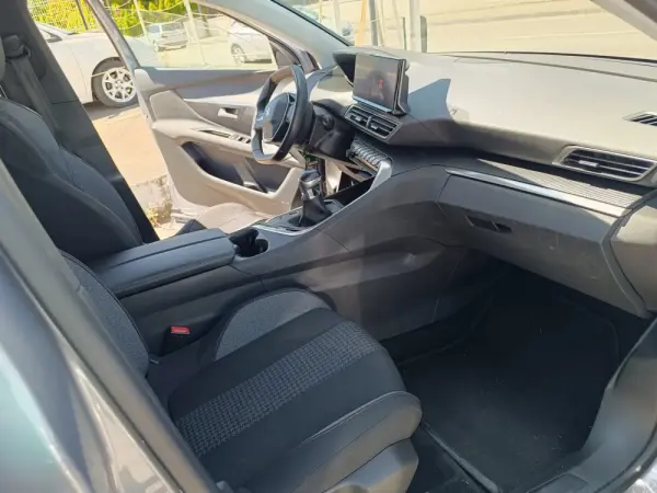 Peugeot 3008 1.5 BlueHDi Active Pack 8