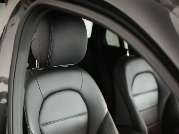 Mercedes-Benz GLC 300 de 4Matic 8