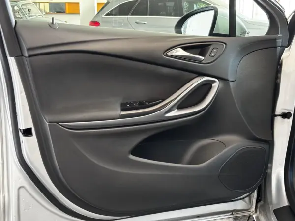 Opel Astra Sports Tourer 1.6 CDTI Innovation S/S 10
