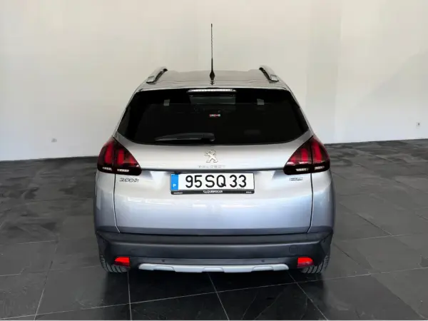 Peugeot 2008 1.2 PureTech Allure 4