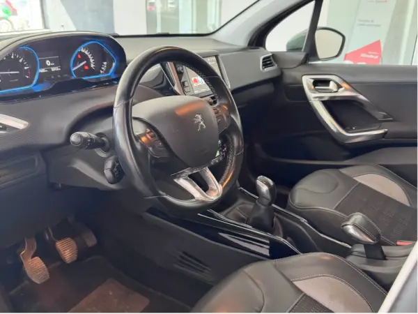 Peugeot 2008 1.2 PureTech Allure 6