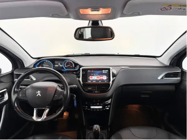 Peugeot 2008 1.2 PureTech Allure 11