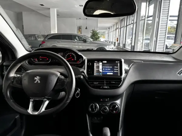 Peugeot 208 1.2 VTi Access 5