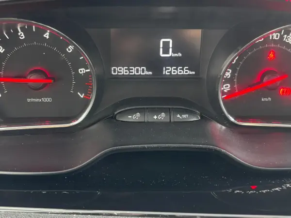 Peugeot 208 1.2 VTi Access 9