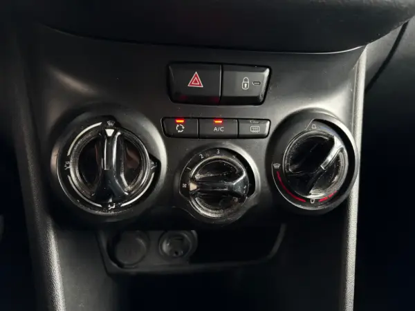 Peugeot 208 1.2 VTi Access 11