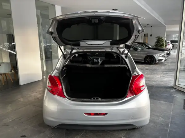 Peugeot 208 1.2 VTi Access 16