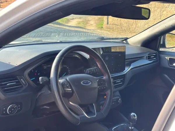 Ford Focus SW 1.0 EcoBoost MHEV ST-Line 9