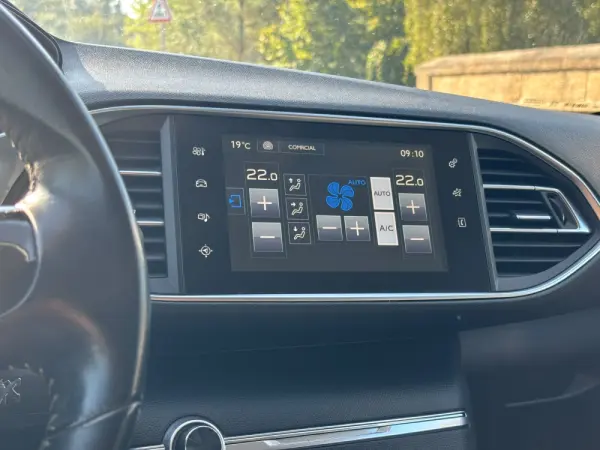 Peugeot 308 SW 1.6 BlueHDi Allure 12