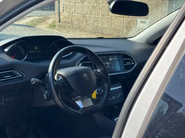Peugeot 308 SW 1.6 BlueHDi Allure 7