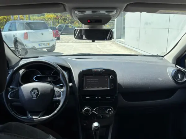 Renault Clio Outro 8