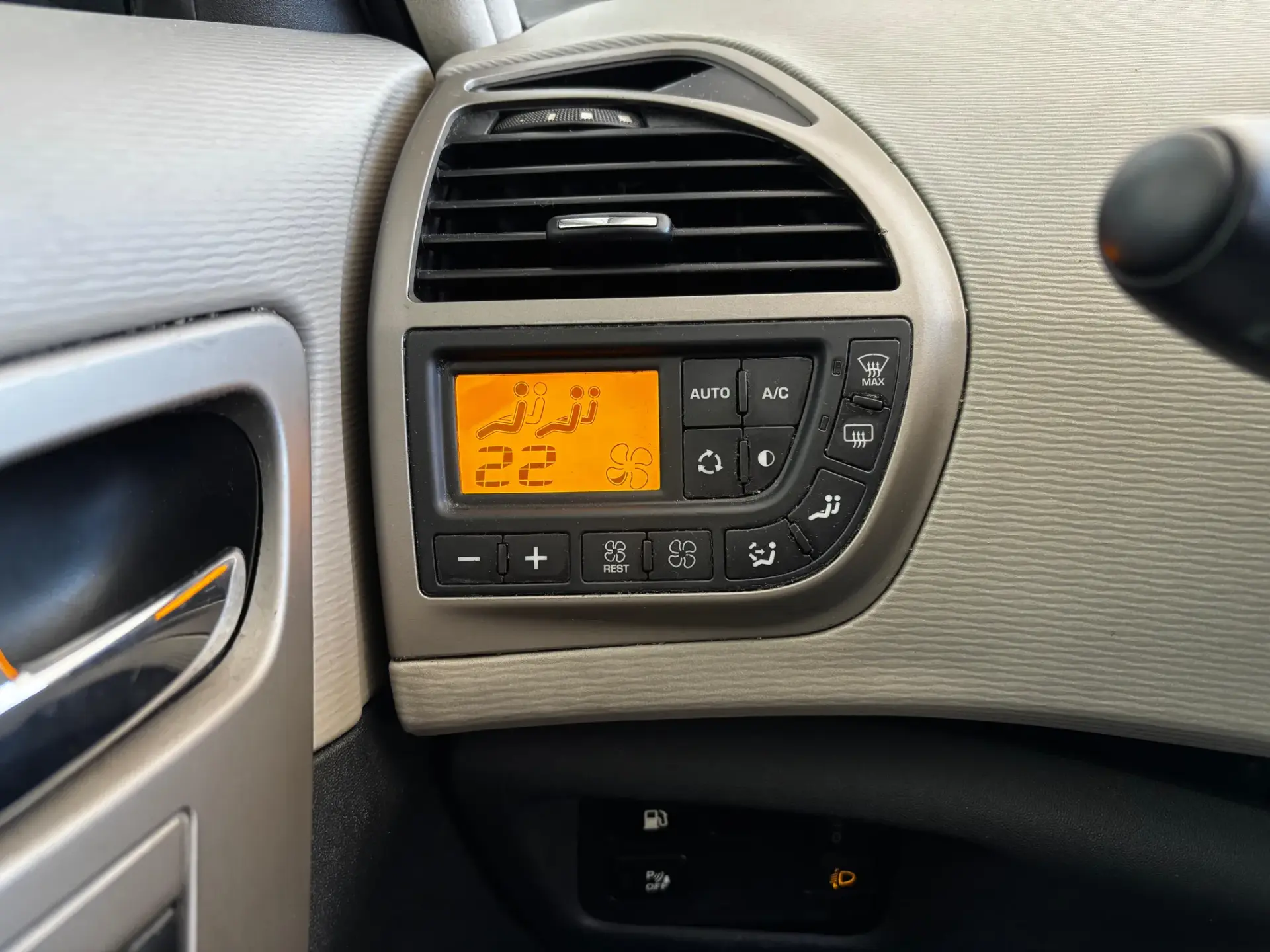 Citroen C4 Picasso 1.6 HDi Confort RFM 8