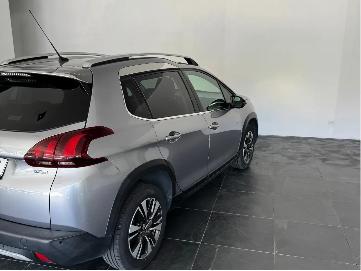 Peugeot 2008 1.2 PureTech Allure 5
