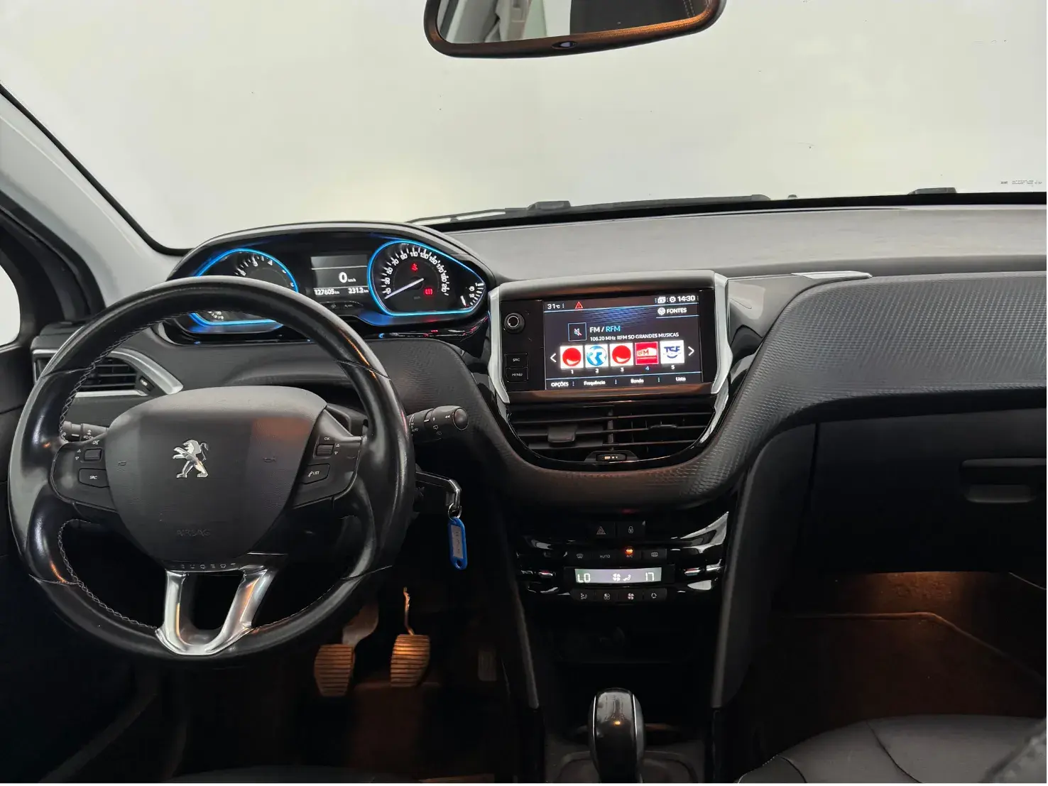 Peugeot 2008 1.2 PureTech Allure 10