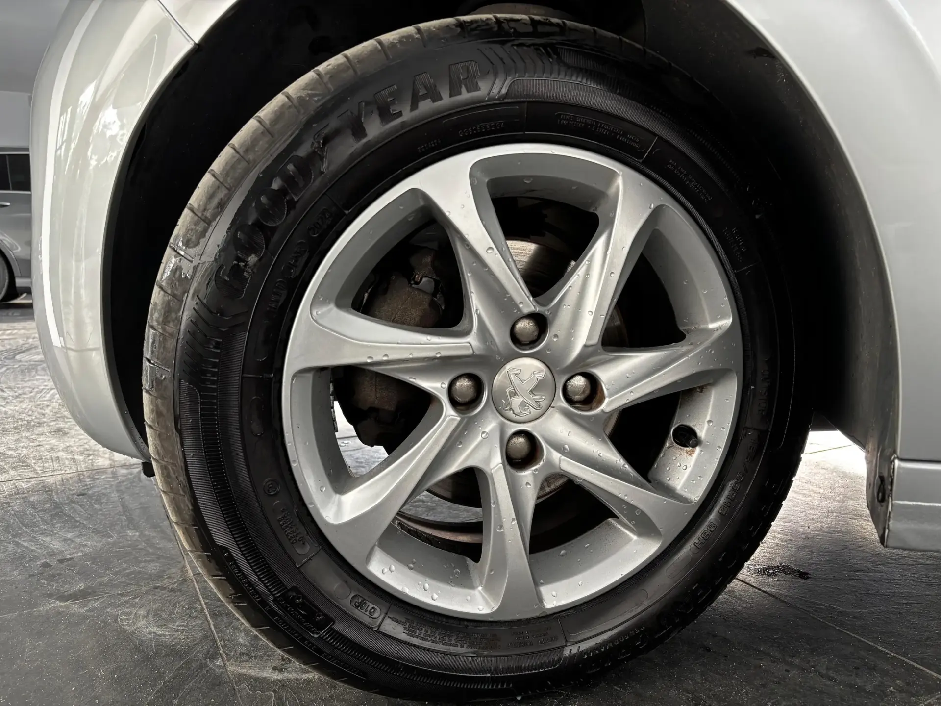 Peugeot 208 1.2 VTi Access 4