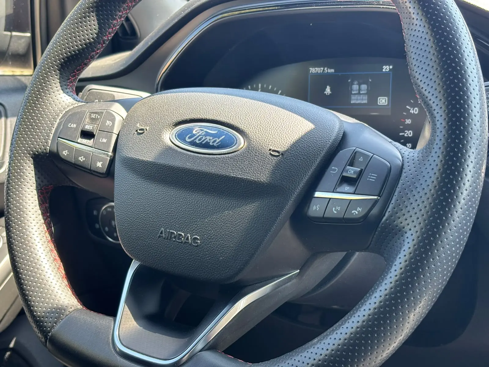 Ford Focus 1.0 EcoBoost MHEV ST-Line 10