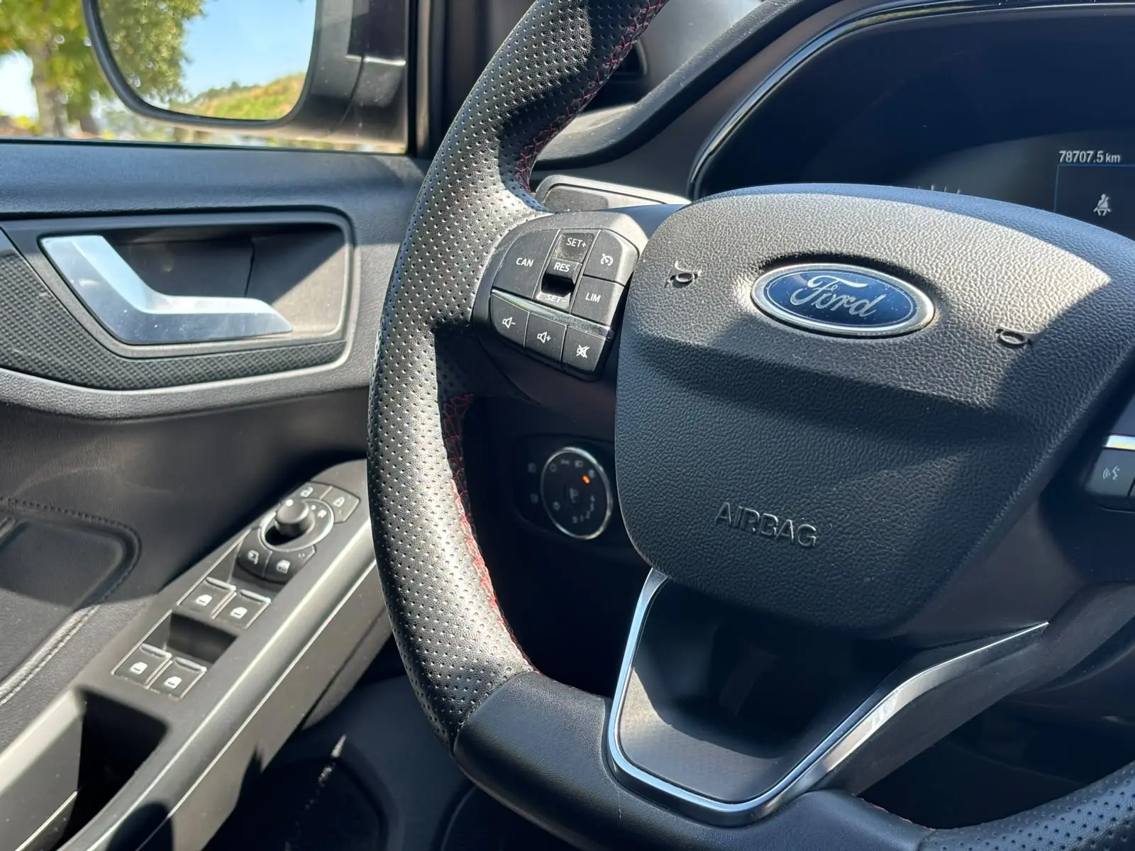 Ford Focus 1.0 EcoBoost MHEV ST-Line 11