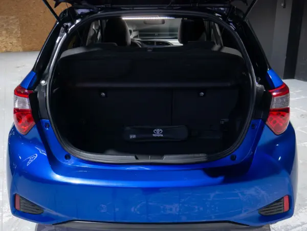 Toyota Yaris 1.5 HSD Square Collec.Blue 32