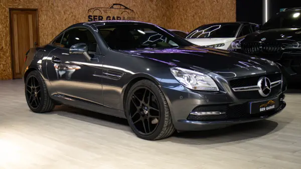 Mercedes-Benz SLK 200 Outro 12