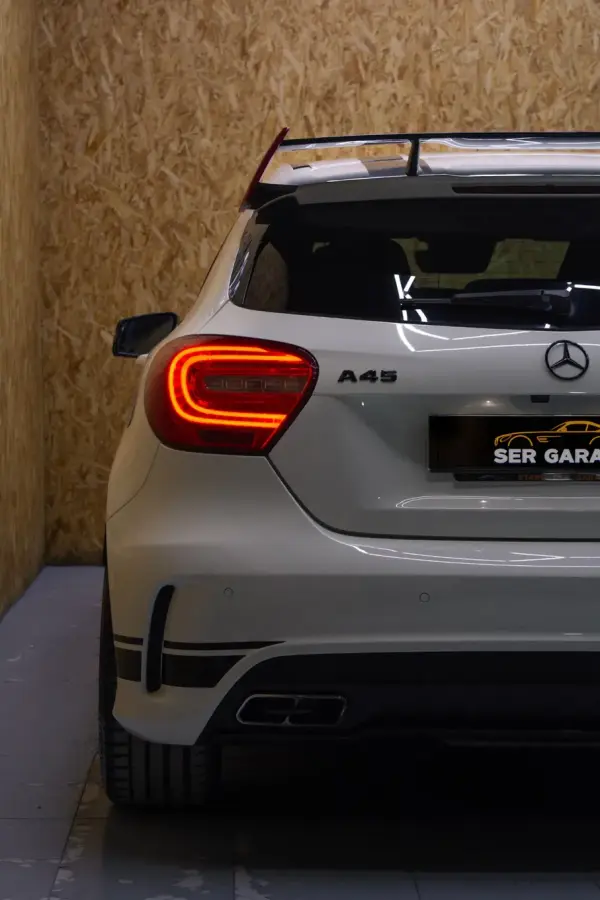 Mercedes-Benz A 45 AMG 4Matic Speedshift 7G-DCT Edition 1 9