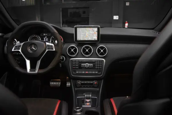 Mercedes-Benz A 45 AMG 4Matic Speedshift 7G-DCT Edition 1 29