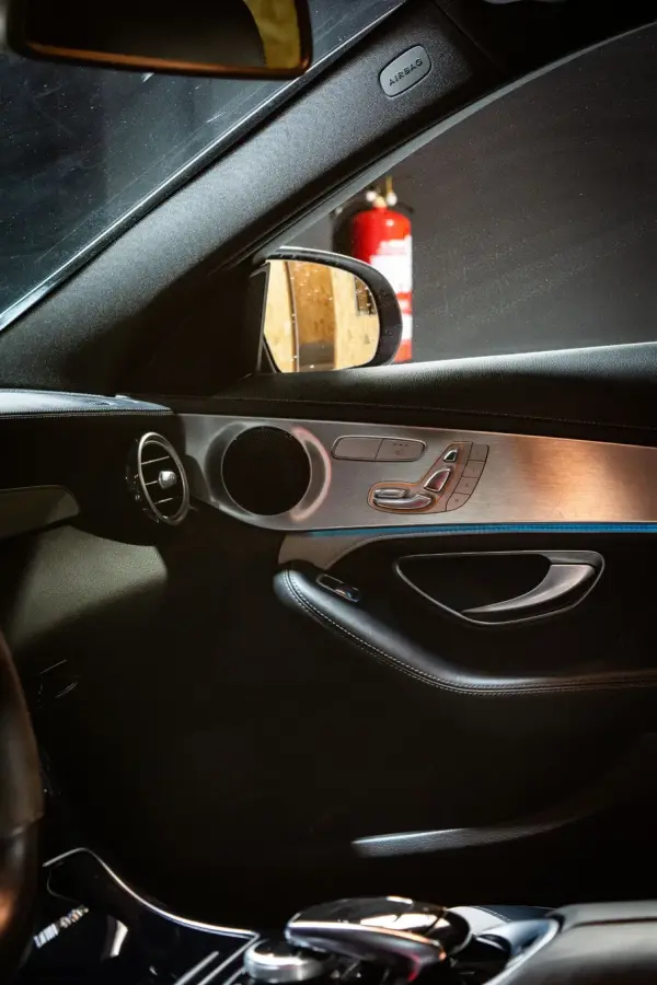 Mercedes-Benz C 63 AMG S 30