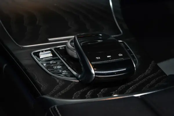 Mercedes-Benz C 300 de AMG Line 6