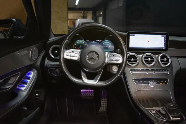 Mercedes-Benz C 300 de AMG Line 9