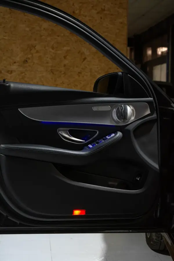 Mercedes-Benz C 300 de AMG Line 11