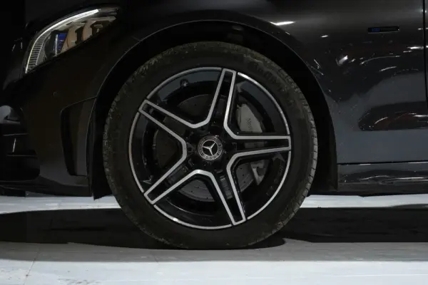 Mercedes-Benz C 300 de AMG Line 15