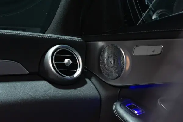 Mercedes-Benz C 300 de AMG Line 19