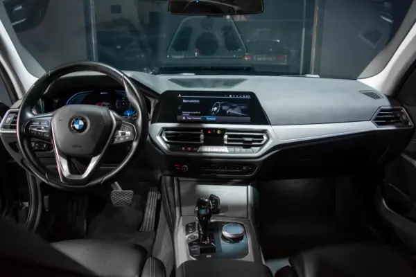 BMW 320 e Touring Aut. Advantage 19