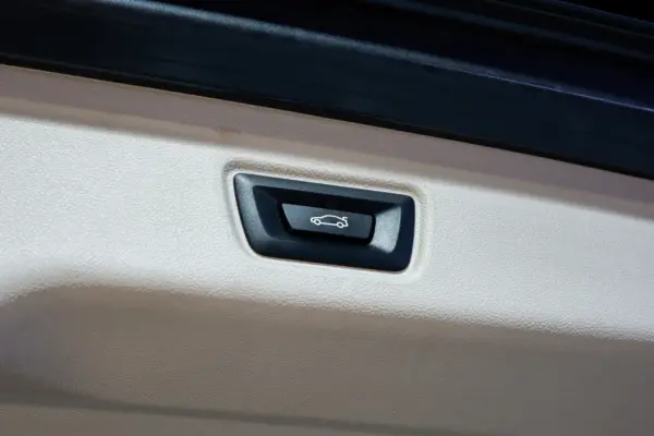 BMW 320 e Touring Aut. Advantage 31