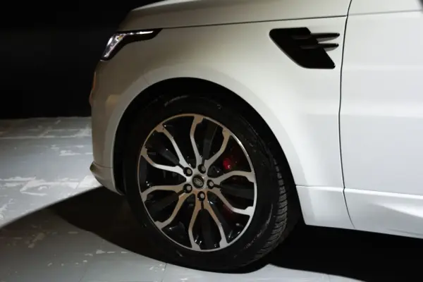 Land Rover Range Rover Sport P400e Hybrid HSE 48