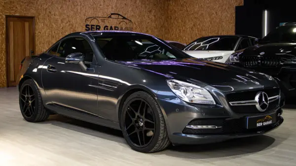 Mercedes-Benz SLK 200 Outro 13