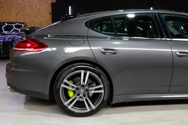 Porsche Panamera S Hybrid 28