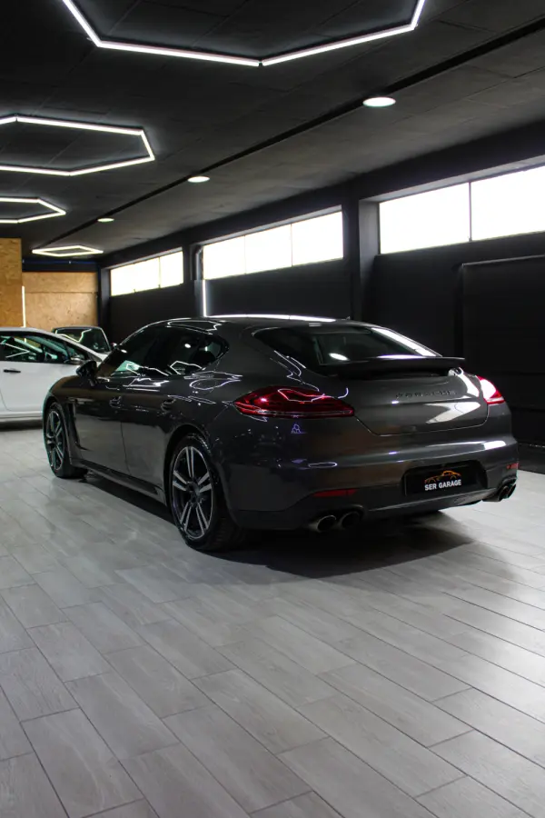 Porsche Panamera S Hybrid 3