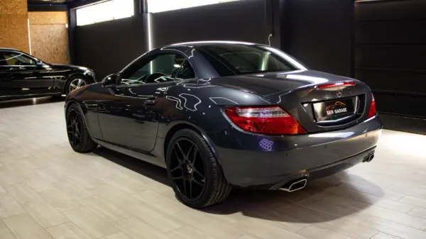 Mercedes-Benz SLK 200 Outro 7